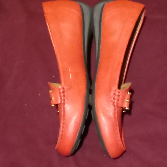🛍️ BUNDLE ONLY 🛍️Chaps Red and Orange Loafers with Gold Accent - Picture 6 of 9